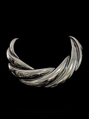 Oscar de la Renta Gunmetal Sculpted Collar Necklace - Women Jewelry